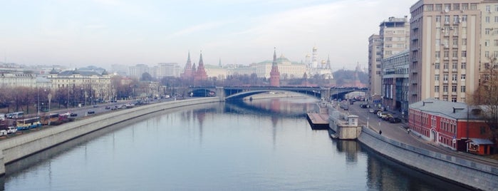 Patriarshiy Bridge is one of Posti che sono piaciuti a Alexandra.