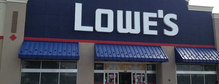 Lowe's is one of Orte, die Donna gefallen.
