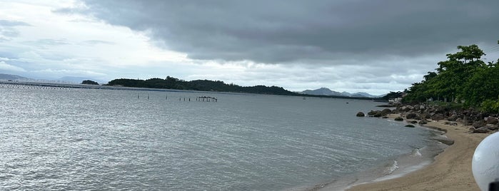 Nacanoa Oyster Bar is one of Floripa.