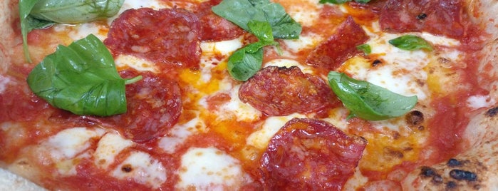 La pizza /pizzeria Napoletana is one of Tempat yang Disukai Jared.