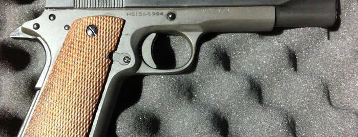 River City Firearms - Guns Ammunition Accessories is one of Lieux qui ont plu à Donnie.