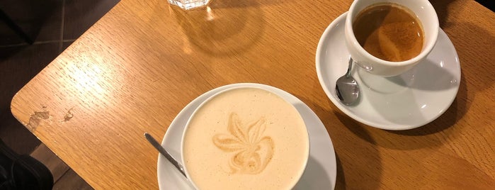 Double B Coffee & Tea is one of Кофе.
