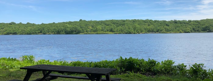 Glenmere Lake is one of FISHING SPOTS.