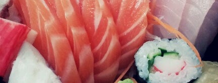 Sushi Yuzu is one of Locais curtidos por Iago.