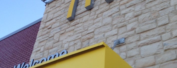 McDonald's is one of Tempat yang Disukai Rebecca.
