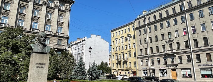 Ново-Ленинский сквер is one of Парки Санкт-Петербурга.