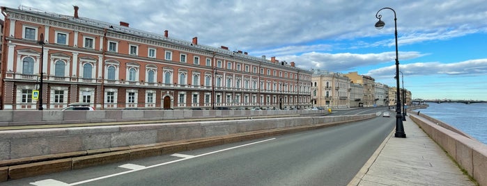 Набережная Кутузова is one of Набережные, переулки и аллеи Санкт-Петербурга.