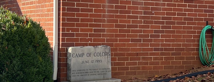 Camp of Colors is one of สถานที่ที่ Chester ถูกใจ.