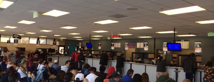 San Bernardino DMV Office is one of Orte, die Aaron gefallen.