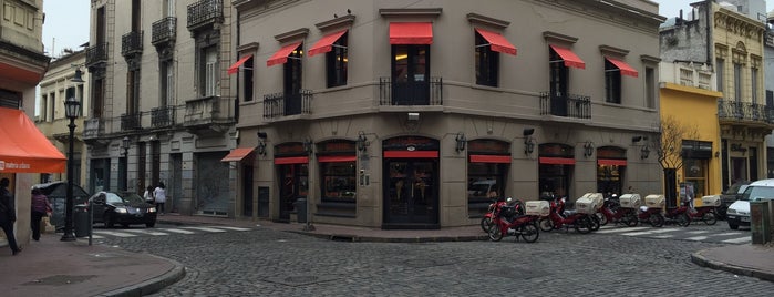 Vintage Bar Buenos Aires is one of Locais curtidos por Beluso.