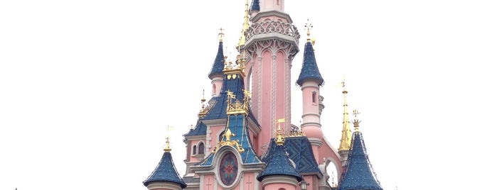 眠れる森の美女の城 is one of Disneyland Paris.