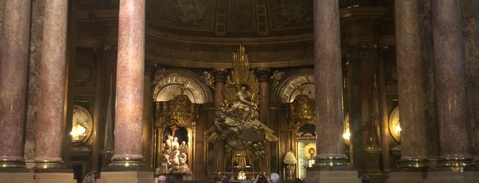 Basílica de Nuestra Señora del Pilar is one of Tempat yang Disukai Tahsin.