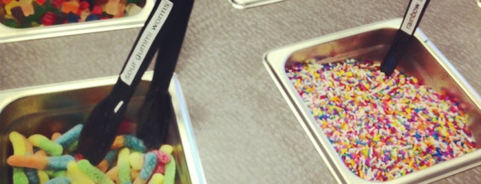 di'lishi frozen yogurt bar is one of Posti che sono piaciuti a kD.