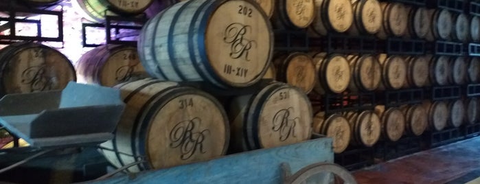 Richland Rum Distillery is one of Lieux qui ont plu à Jarrad.