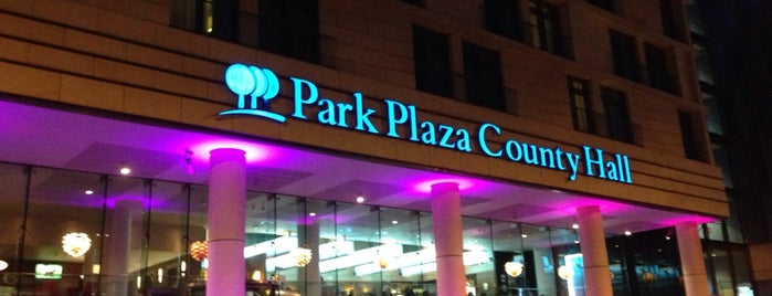Park Plaza County Hall is one of Lugares favoritos de Henry.