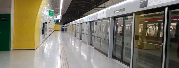 Metro Ñuñoa is one of Tempat yang Disukai Sebastian.
