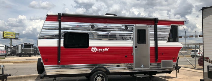 Crestview RV is one of Lugares favoritos de Christopher.