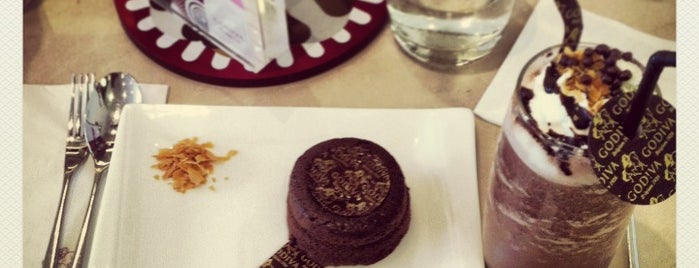 Godiva Chocolate Cafe is one of สถานที่ที่ Bibishi ถูกใจ.