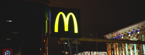 McDonald's is one of Евромайдан: где поесть, согреться и найти помощь.
