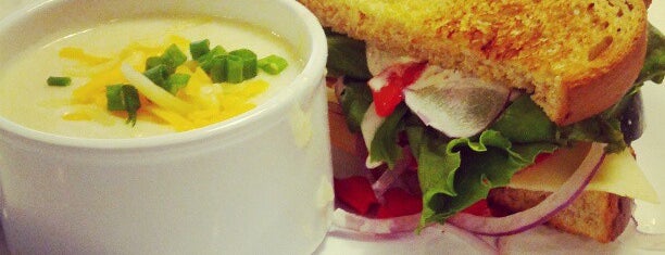 McAlister's Deli is one of Greg H.さんのお気に入りスポット.