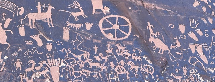 Newspaper Rock State Historic Monument is one of Parks/beaches.