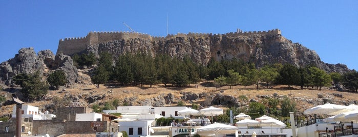 Lindos Restaurant is one of Locais salvos de Selda.