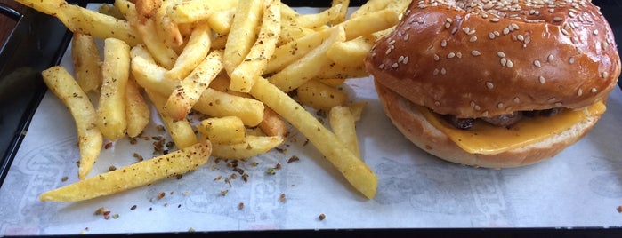 Nusr-Et Burger is one of The 15 Best Places for Cheeseburgers in Istanbul.