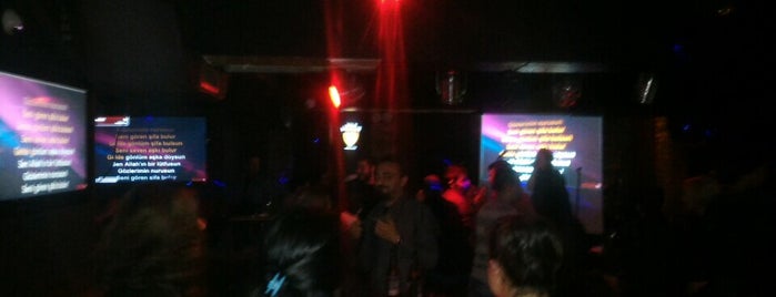 la noche karaoke is one of Gidilecek Mekan Cafe Tarzi.