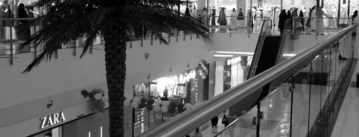 Hayat Mall is one of Lugares favoritos de -.