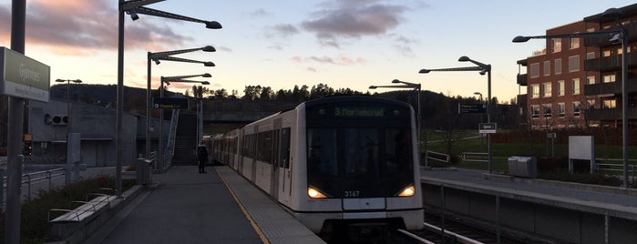 Gjønnes (T) is one of T-banen i Oslo/Oslo Metro.