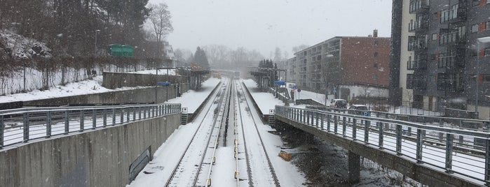 Åsjordet (T) is one of T-banen i Oslo/Oslo Metro.