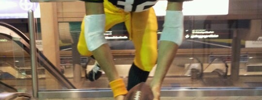 Franco Harris Statue is one of Jonathanさんのお気に入りスポット.