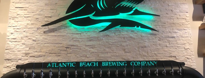 Atlantic Beach Brewing Company is one of Posti che sono piaciuti a Jonathan.