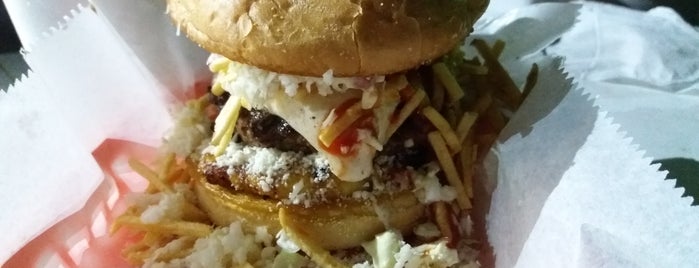 Pipo burgers on wheels is one of Locais curtidos por Amie.