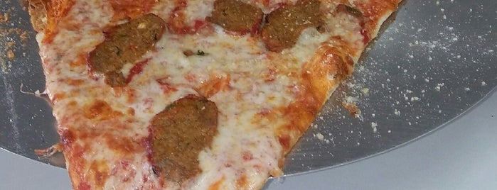 Nic’s New York pizza is one of Amie'nin Beğendiği Mekanlar.