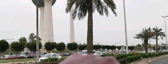 Kuwait Towers is one of Posti che sono piaciuti a Azad.