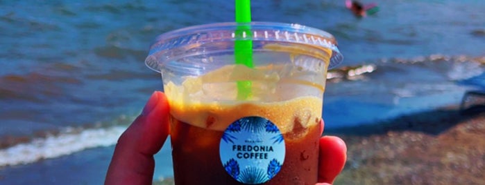 Fredonia Coffee is one of Tempat yang Disukai Hanna.