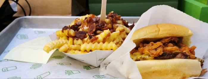 Shake Shack is one of مطاعم ابي اشوفها.
