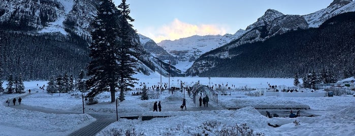 Lakeview Lounge is one of Calgary- Banff.