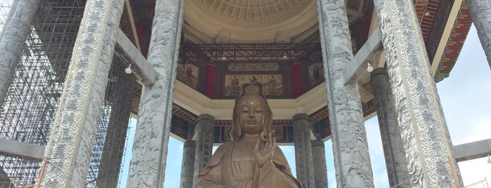 Kuan Yin Statue & Octagonal Pavilion (观音圣像八角亭) is one of Locais curtidos por NeMeSiS.