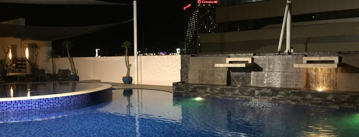 The Bellevue Manila Swimming Pool is one of สถานที่ที่ Kate ถูกใจ.