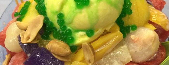 Tong Sui Kai (糖水街 Dessert Street) is one of Posti che sono piaciuti a NeMeSiS.