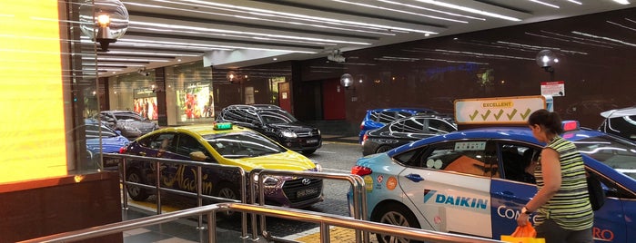 Taxi Stand @ Ngee Ann City is one of Singapore: business while travelling (part 2).