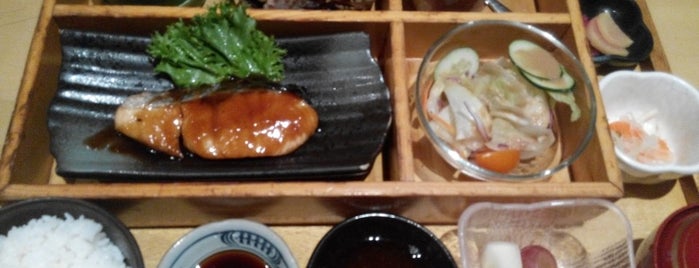Yuzu Japanese Restaurant is one of Tempat yang Disukai NeMeSiS.