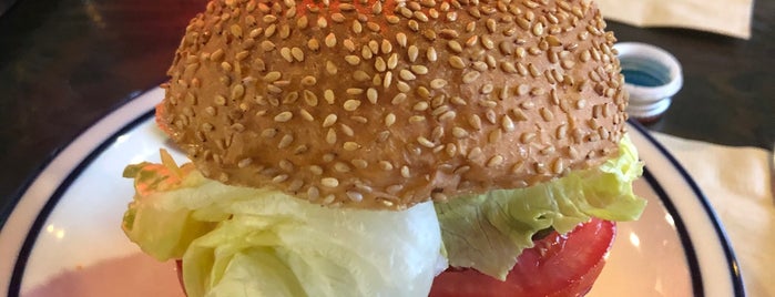 JEREMY'S BURGER is one of Yongsuk'un Kaydettiği Mekanlar.