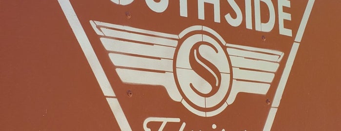 Southside Flying Pizza is one of สถานที่ที่ Denisse ถูกใจ.