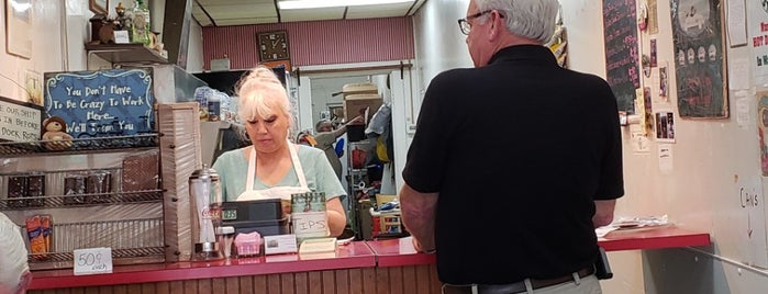 Sam's Hot Dog Stand is one of Lieux qui ont plu à Adam.