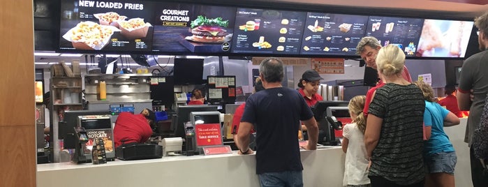 McDonald's is one of Tempat yang Disukai Barry.