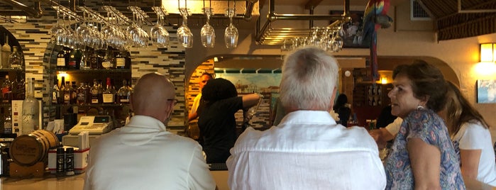 DiGiorgio's Cafe Largo is one of Lieux sauvegardés par Kimmie.