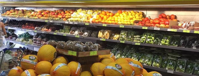 Tanaka is one of mercados, feiras e empórios em Brasília.